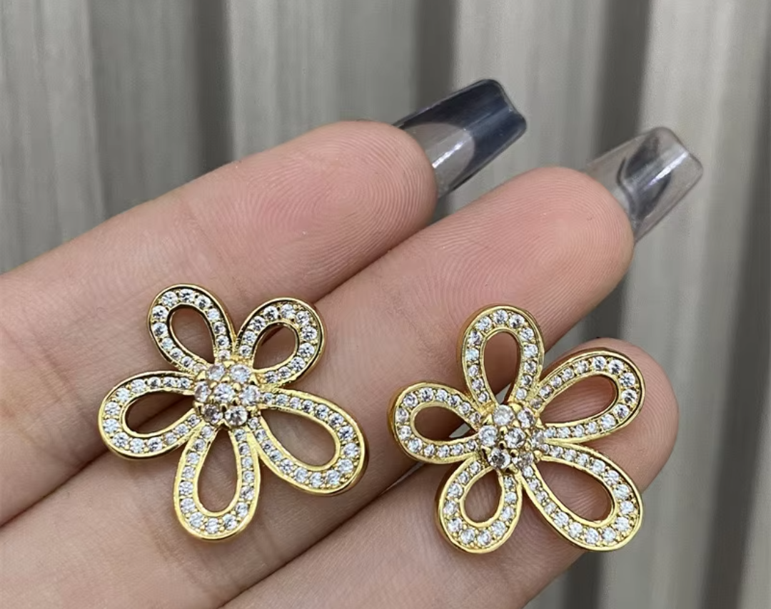 Flower shape Studs
